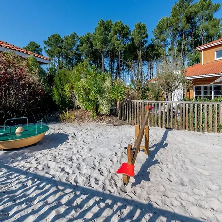Nice Holiday Near Lake In Les Landes *